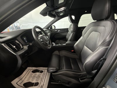2023 Volvo XC60 B5 Ultimate Dark Theme
