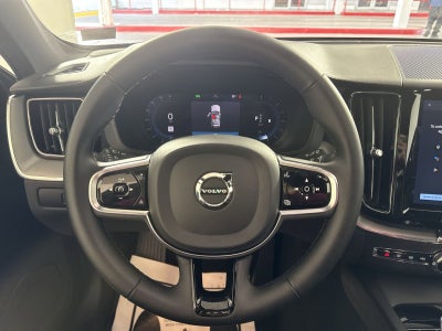 2023 Volvo XC60 B5 Ultimate Dark Theme