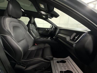 2023 Volvo XC60 B5 Ultimate Dark Theme