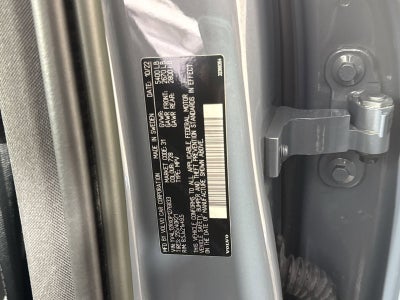 2023 Volvo XC60 B5 Ultimate Dark Theme