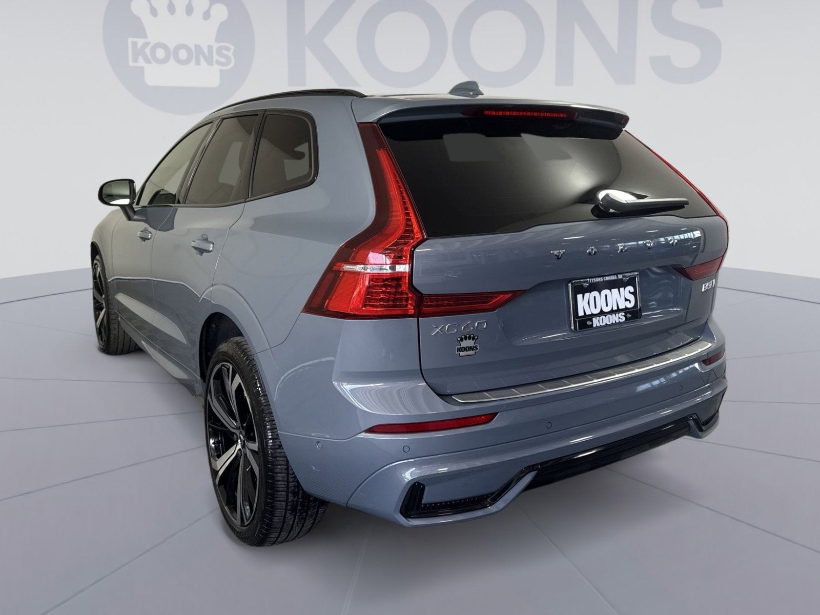 2023 Volvo XC60 B5 Ultimate Dark Theme